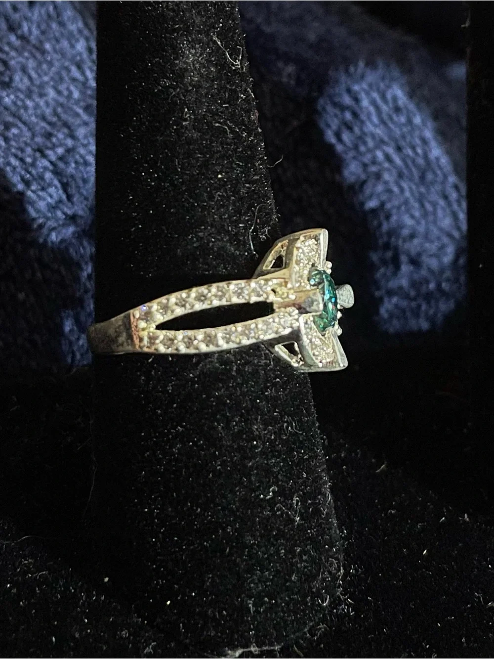 Unique Design Certified 2.58 Carat Green Diamond Ring